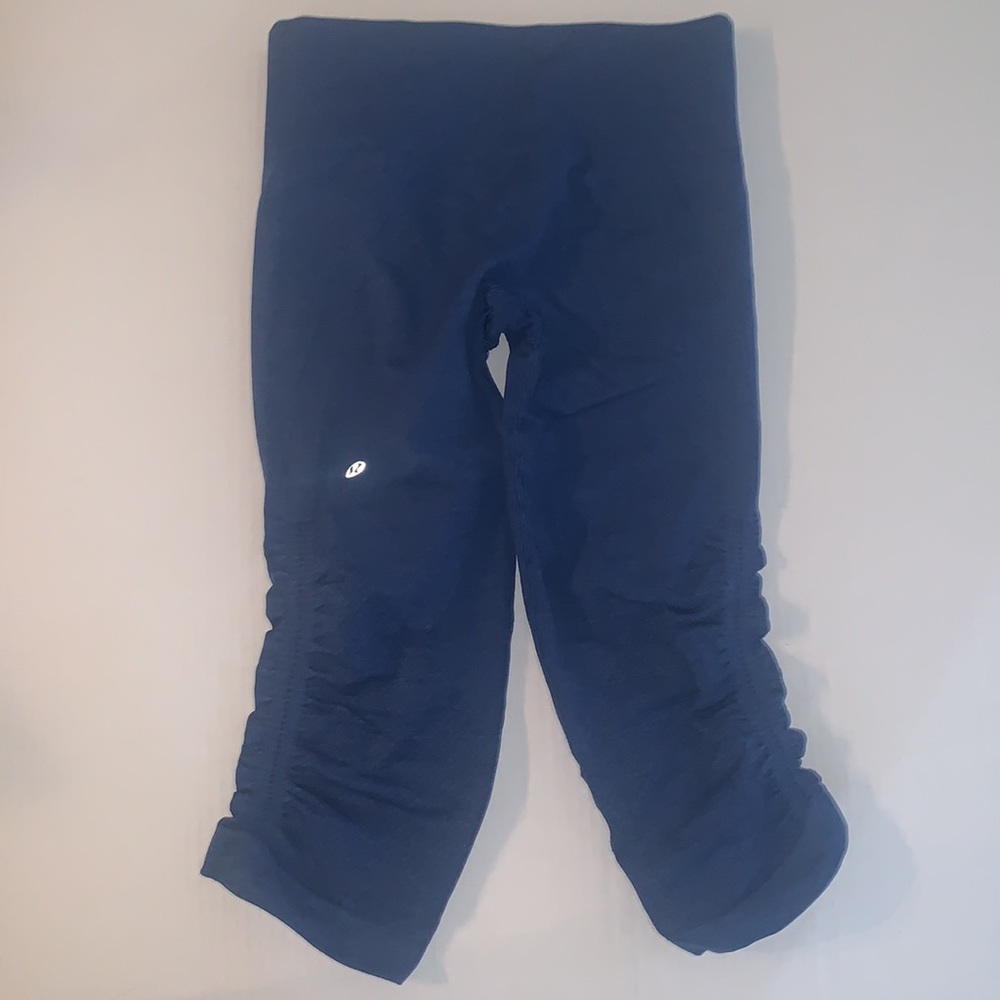 LULULEMON Scrunch Side‎ 3/4 Leggings Size 4. Teal. GUC.